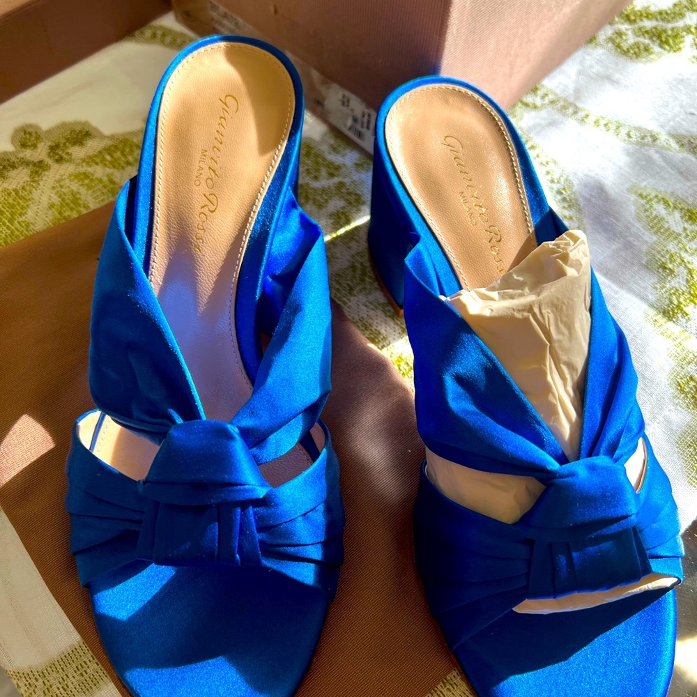 Gianvito Rossi blue Sandal. 2.5 Heel